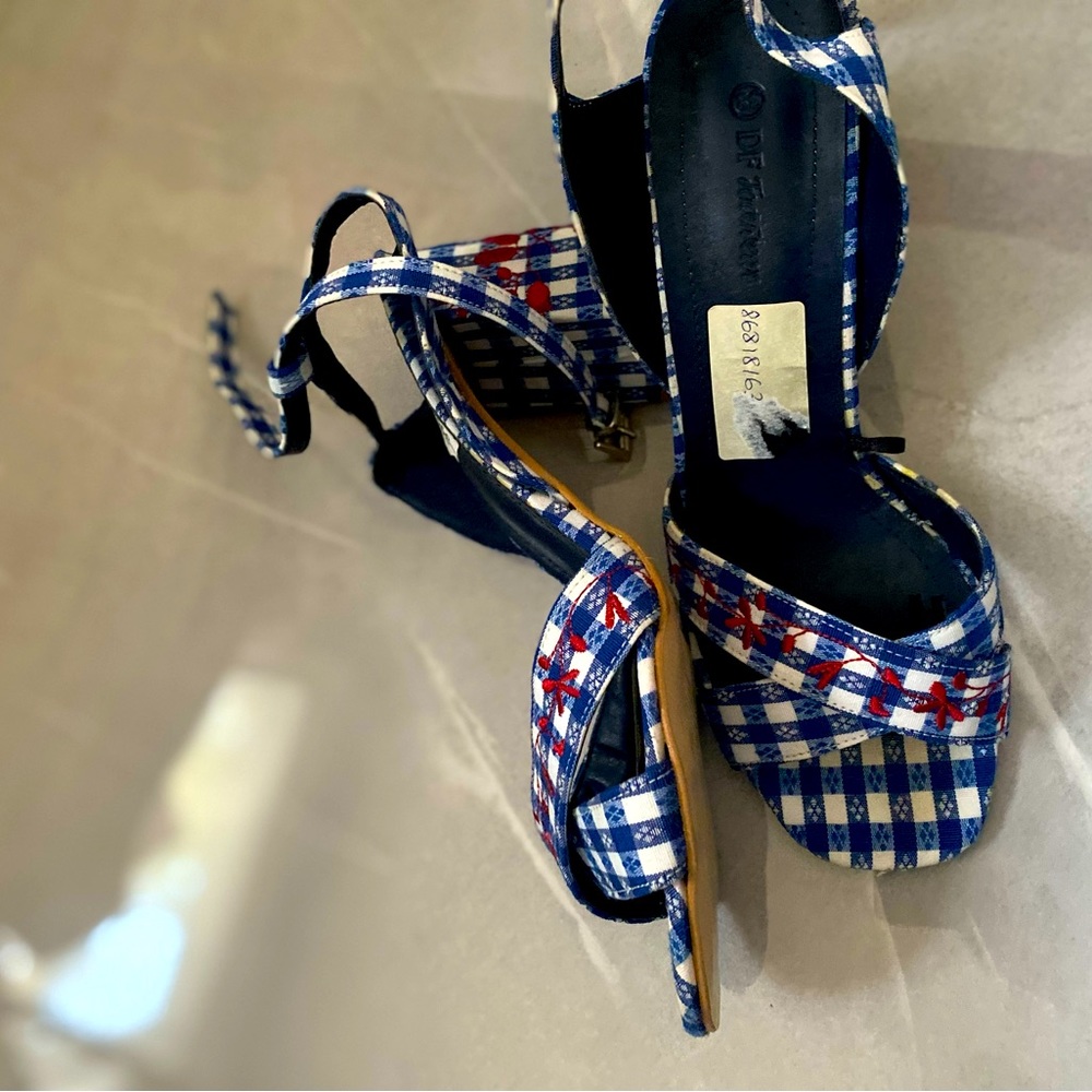 Sandals - Picture 3 of 4